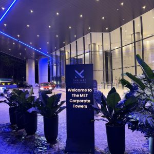 Standee_The MET
